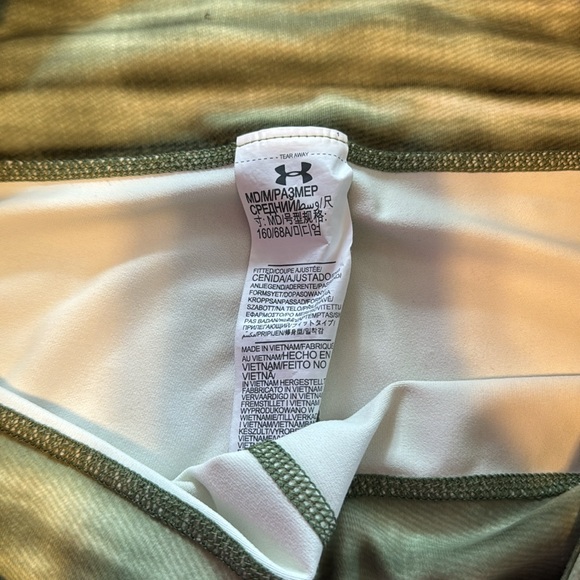 Under Armour Capri’s- Size Medium- Used- Like New - Picture 2 of 3